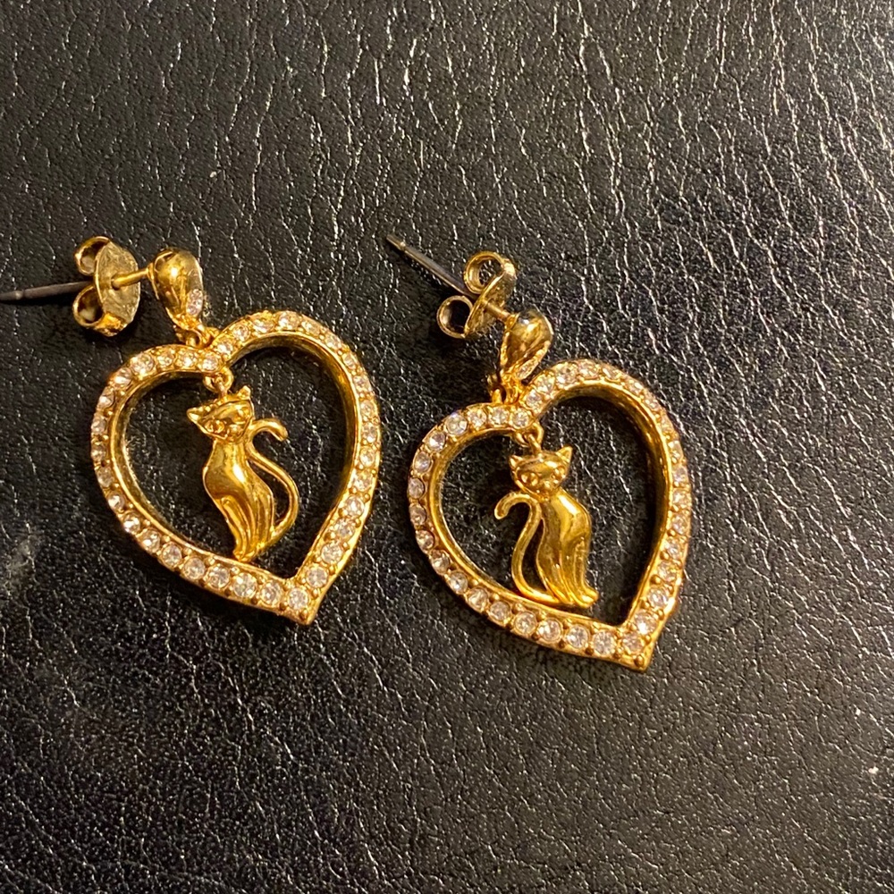 Vtg inspired gold heart and cat dangling earings